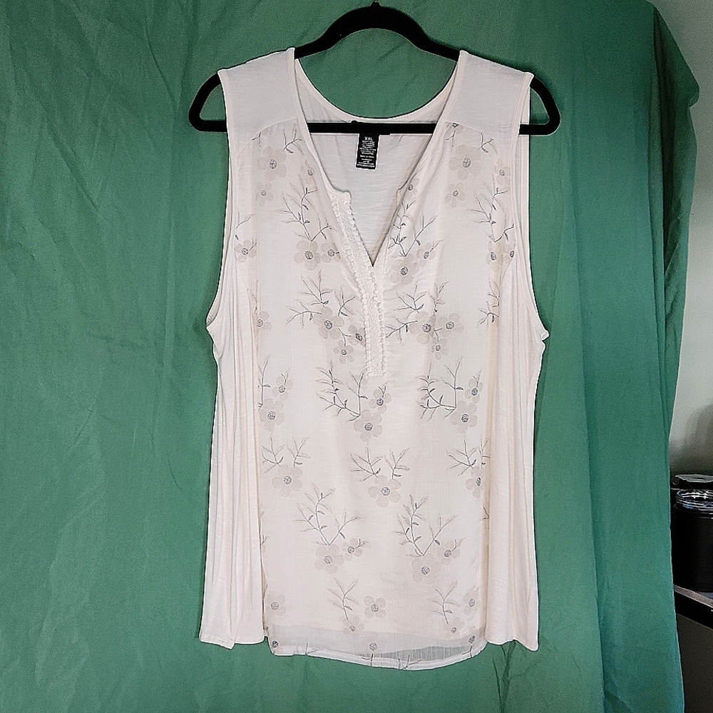 Plus Size XXL RXB White Sleeveless Blouse Tank Top with Flower and Lace Accents